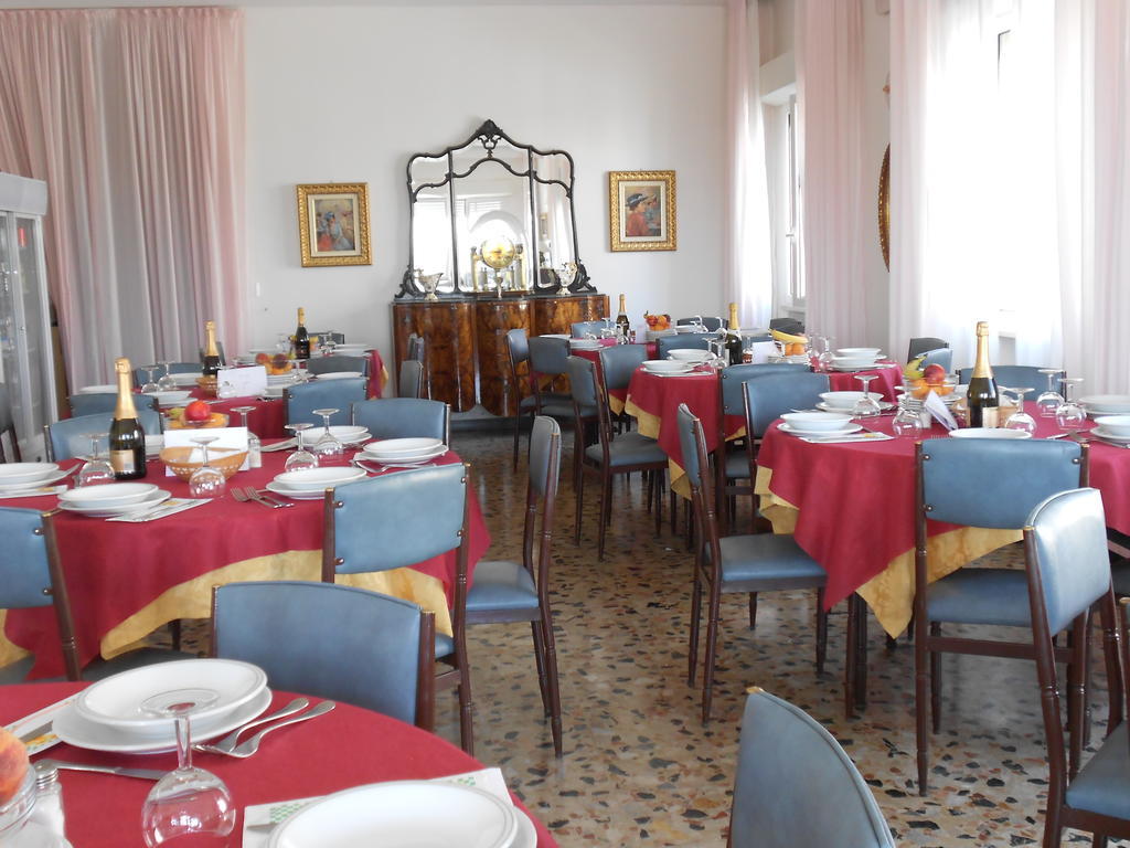 Hotel Laguna Blu Rimini Exteriör bild