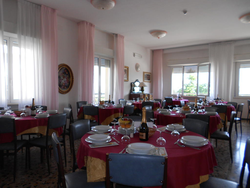 Hotel Laguna Blu Rimini Exteriör bild