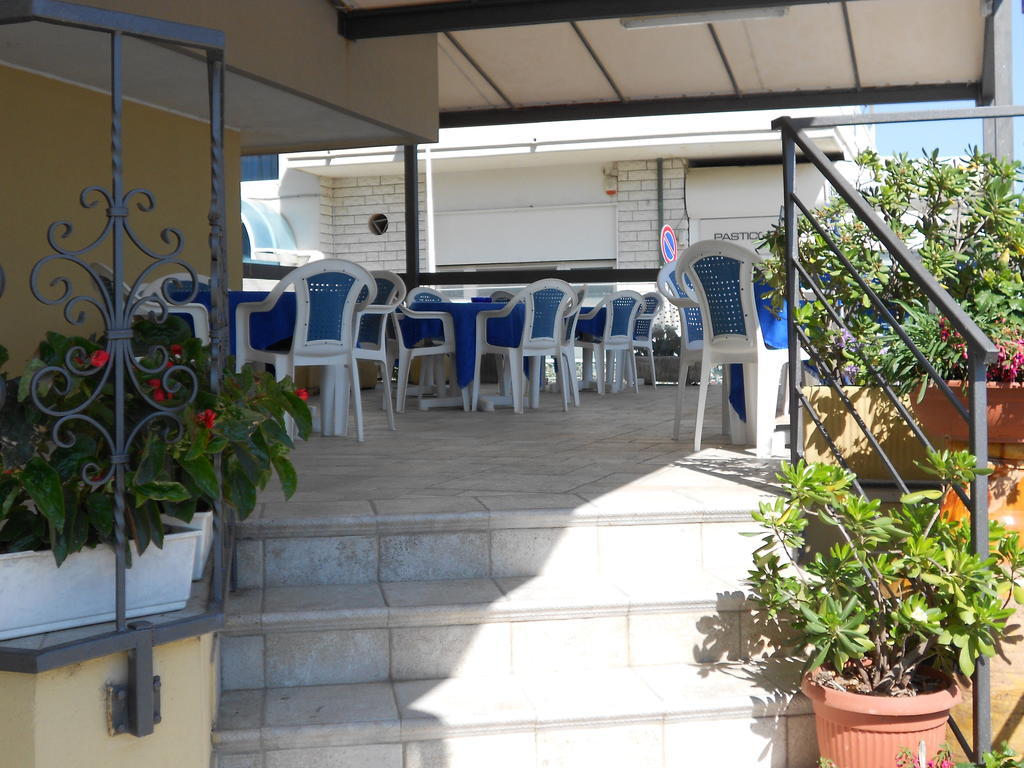 Hotel Laguna Blu Rimini Exteriör bild